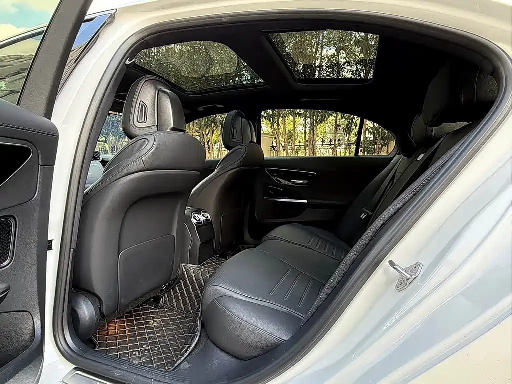 Mercedes-Benz C-Class — миниатюра 7