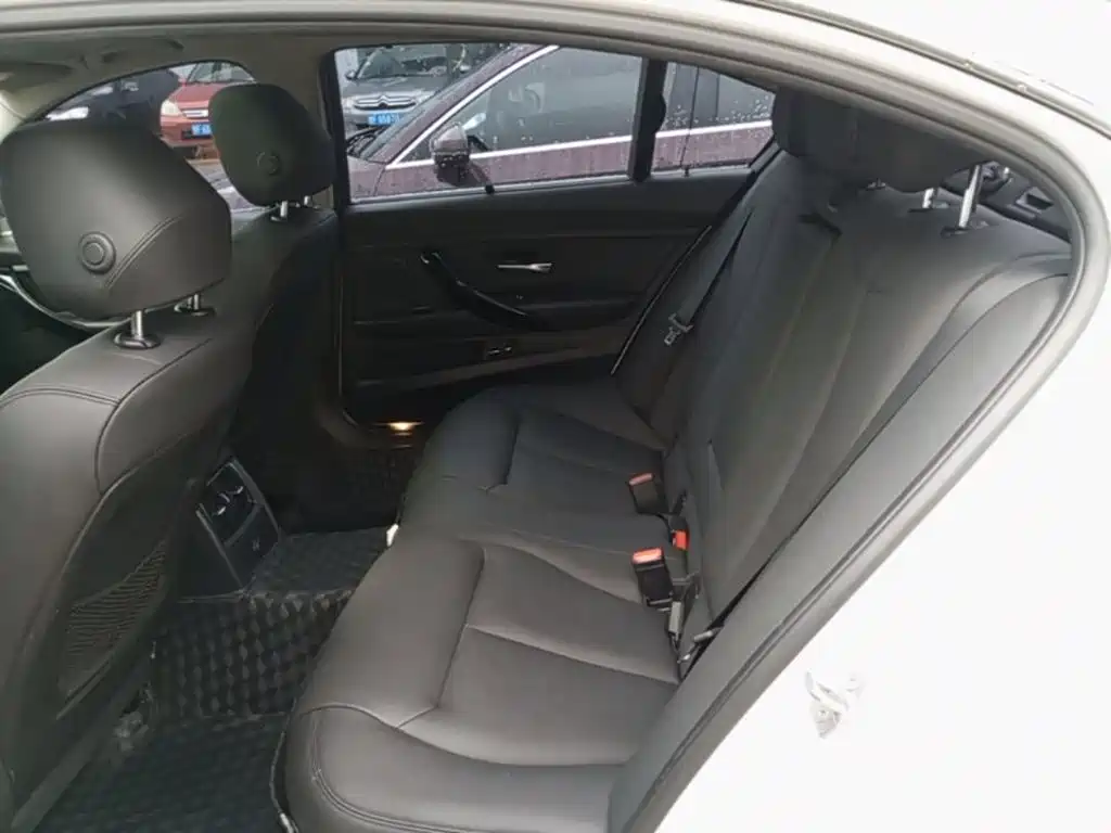 BMW 3 Series — миниатюра 17