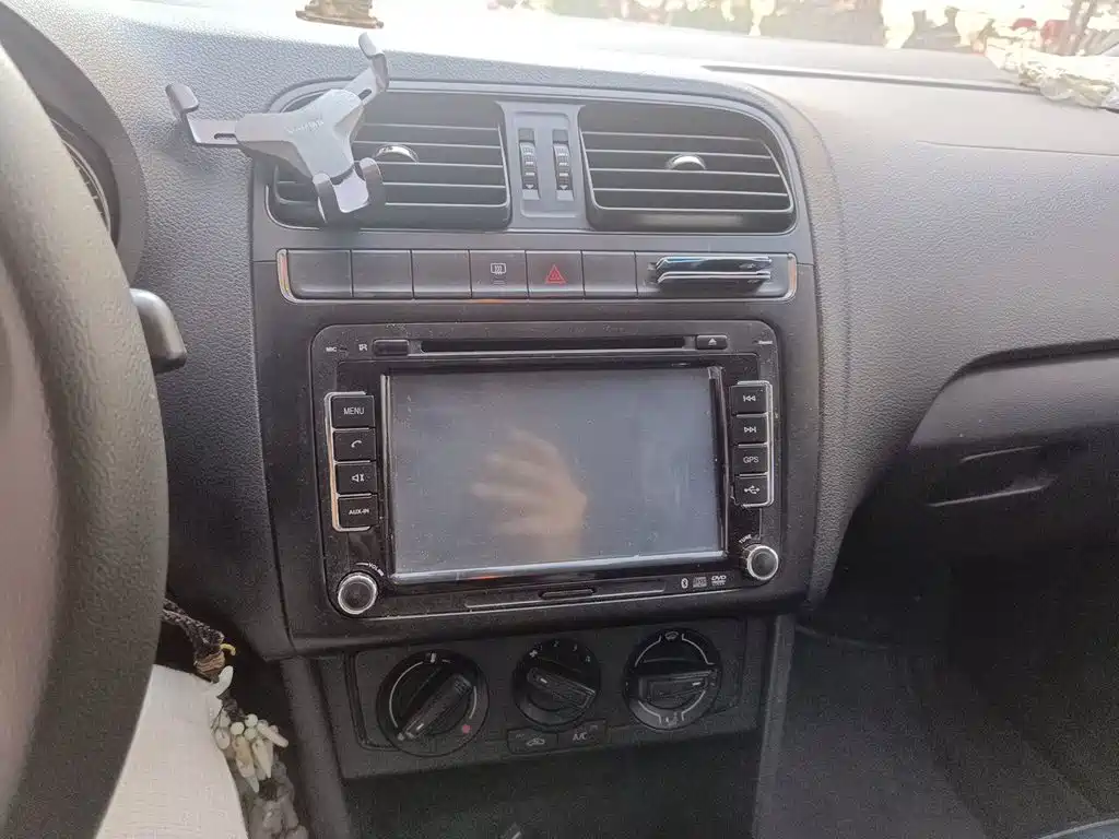 Volkswagen Polo — миниатюра 14