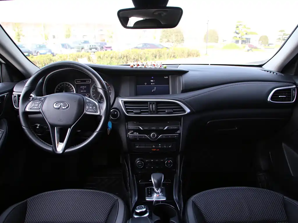 Infiniti QX30 — миниатюра 4