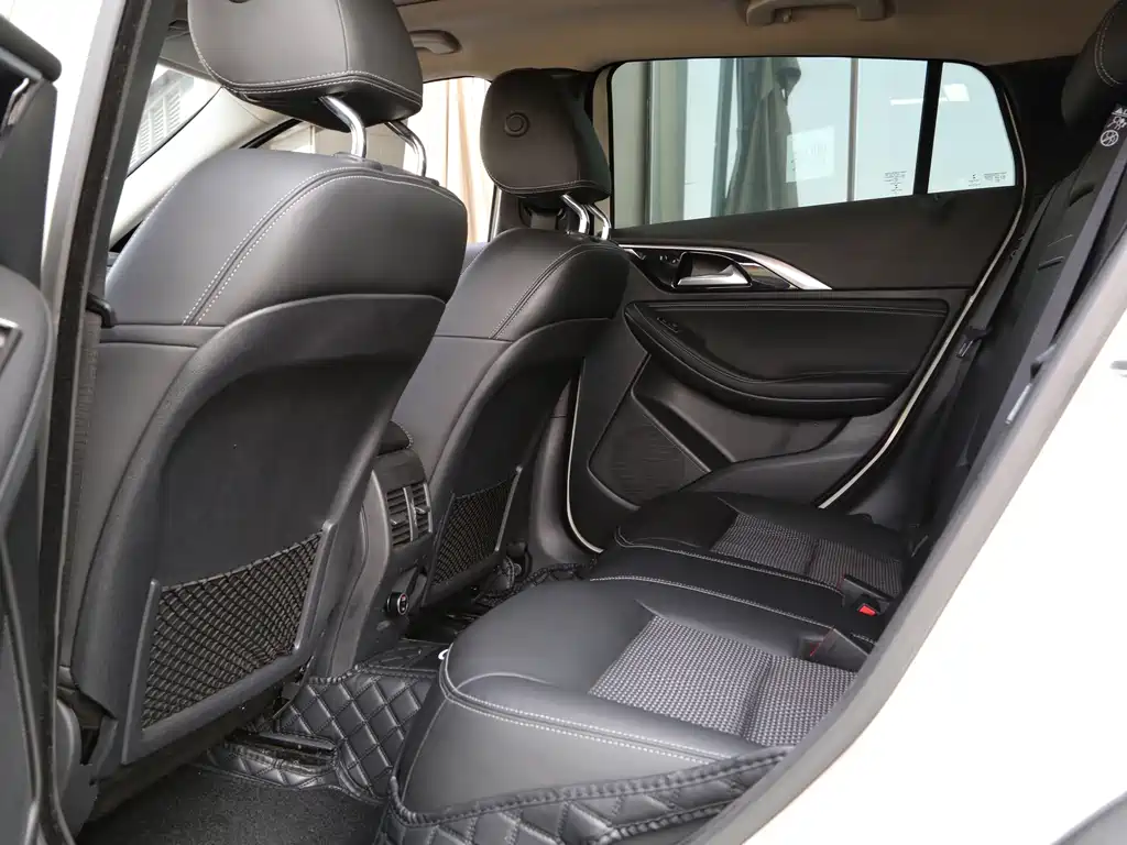 Infiniti QX30 — миниатюра 10
