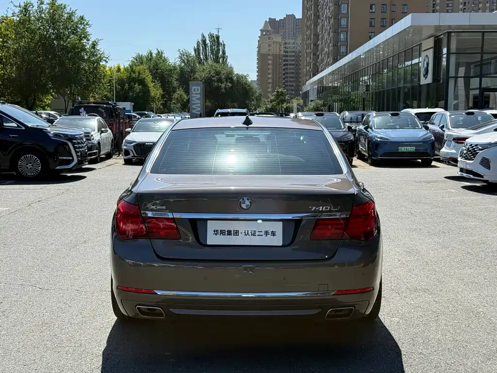 BMW 7 Series — миниатюра 5