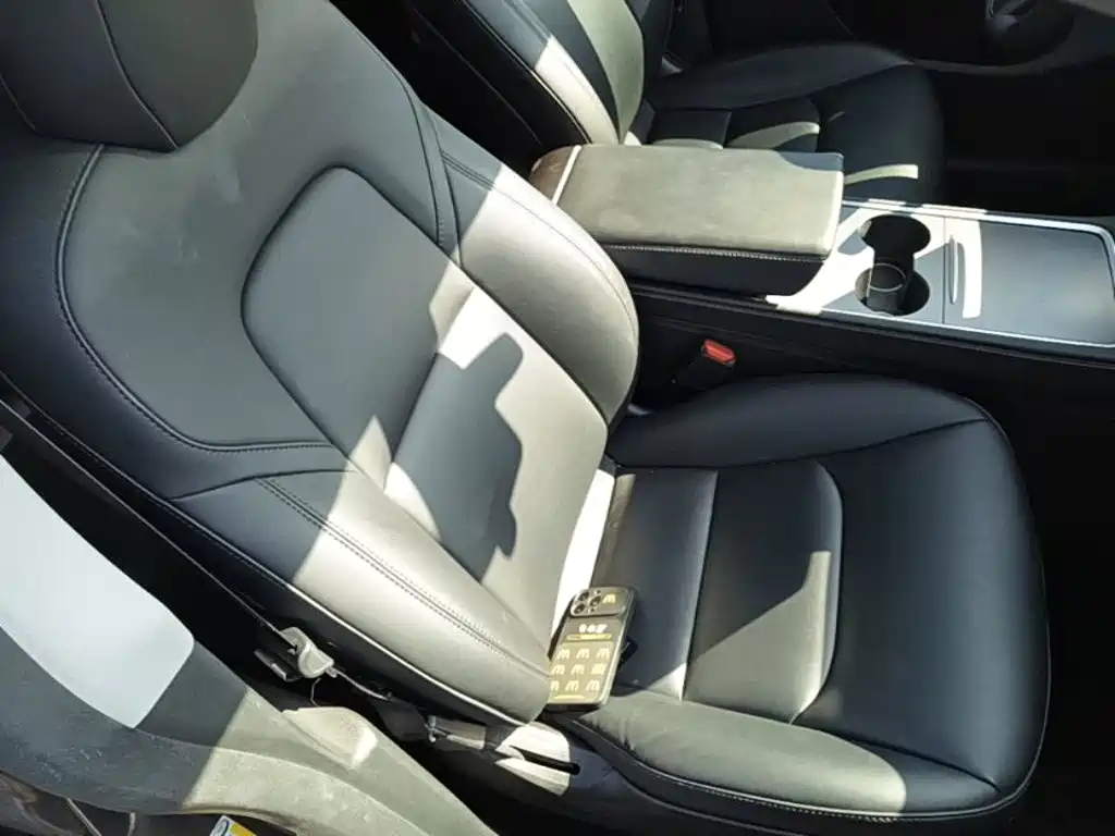 Tesla Model Y — миниатюра 25