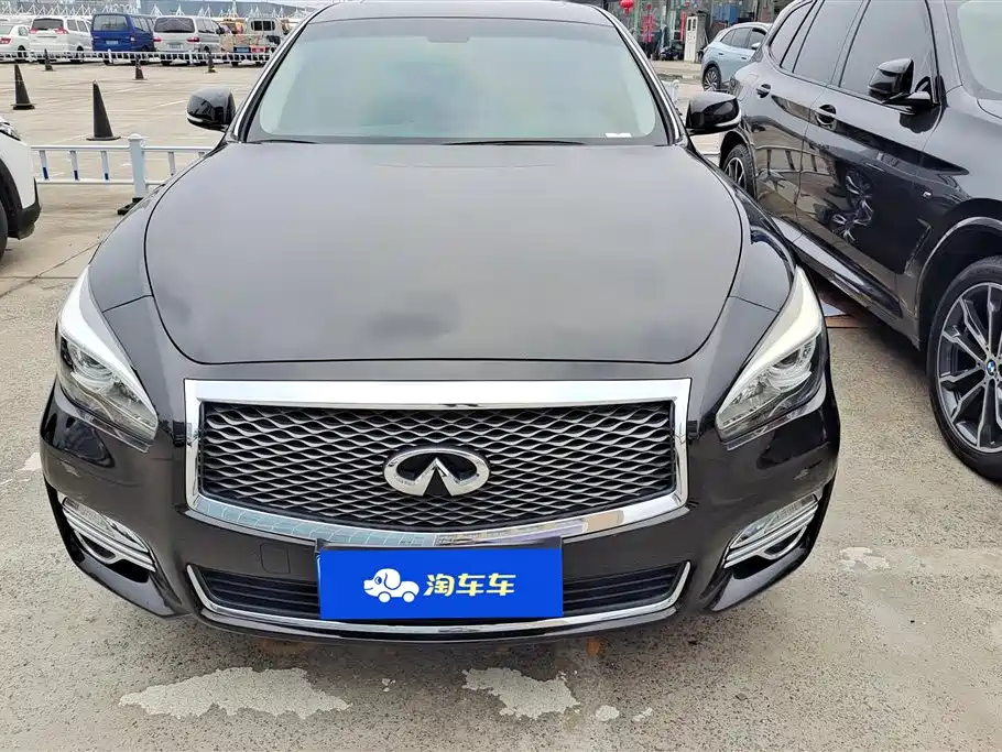 INFINITI Q70