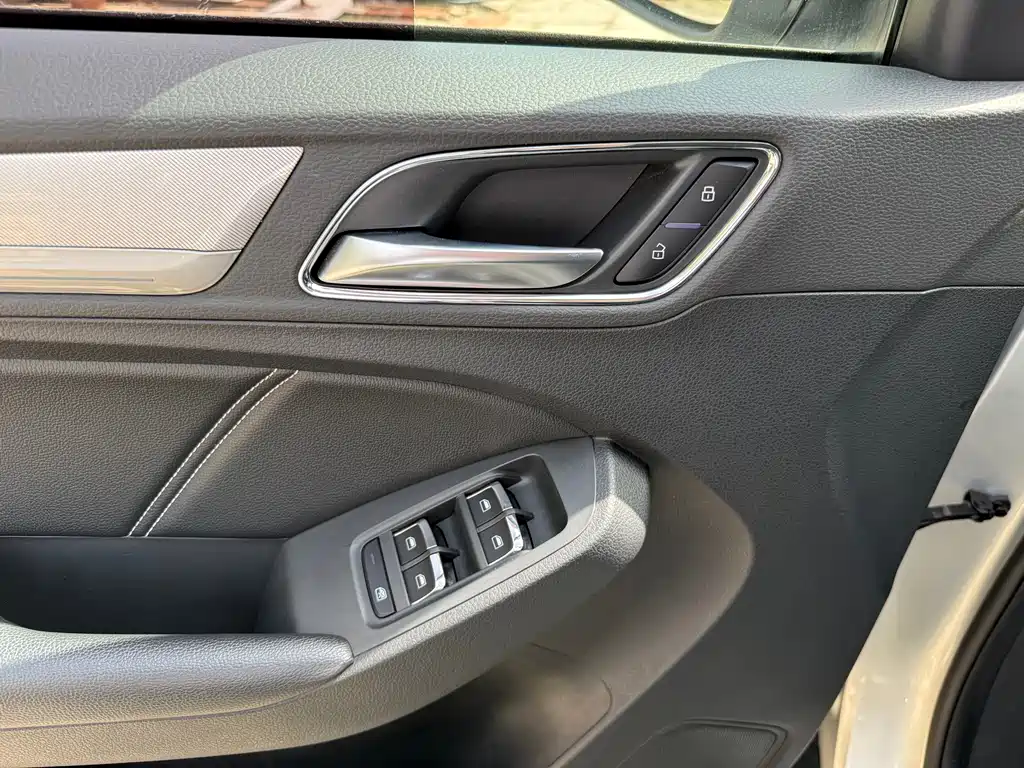 Roewe RX5 New Energy — миниатюра 12