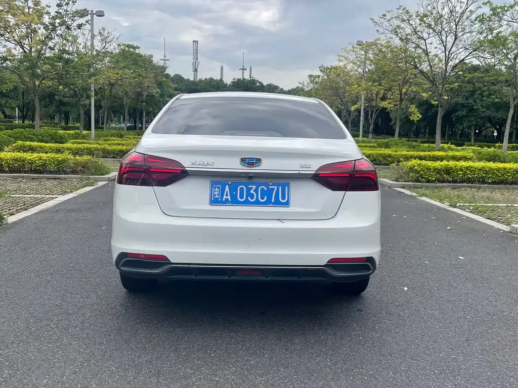Geely Emgrand — миниатюра 8