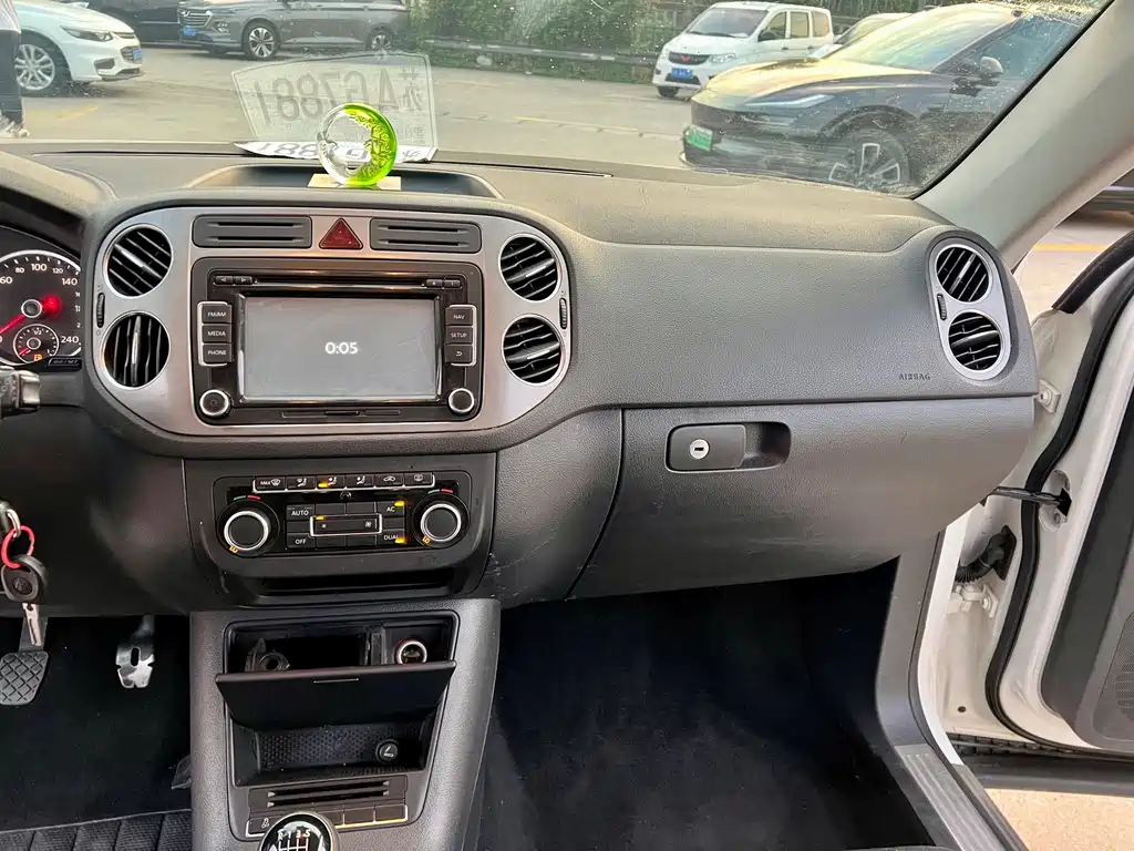 Volkswagen Tiguan — миниатюра 8