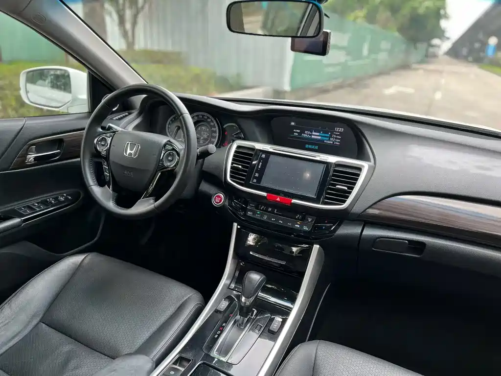 Honda Accord — миниатюра 9