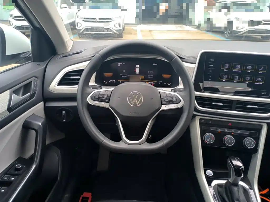 Volkswagen T-Roc — миниатюра 11