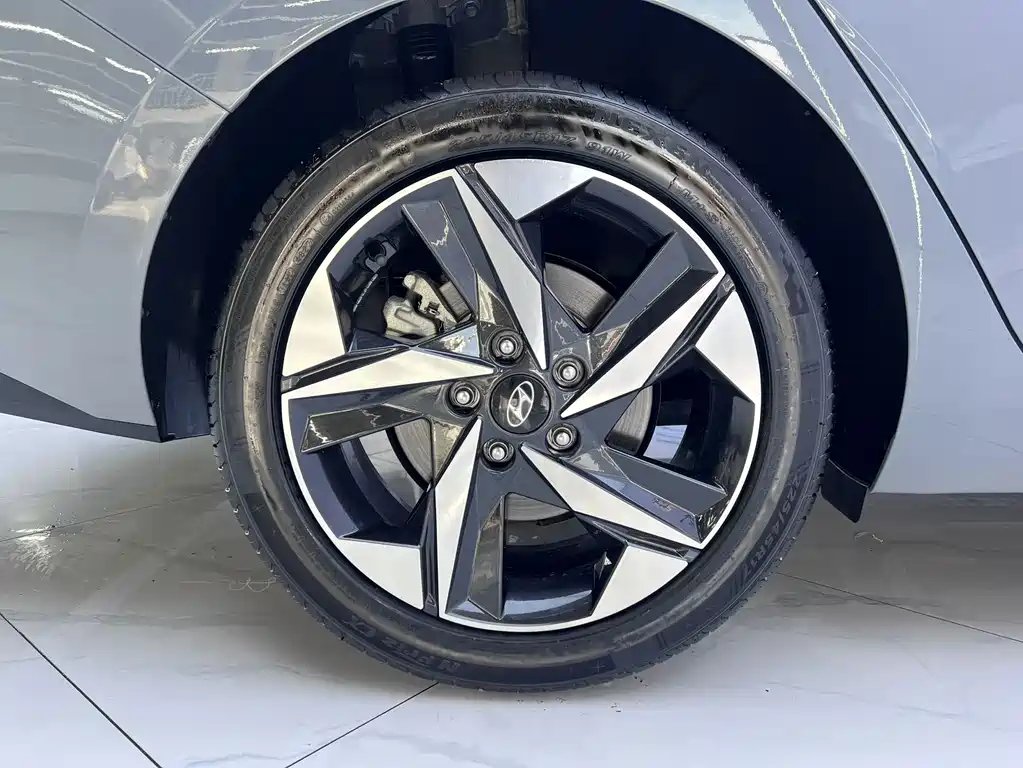 Hyundai Elantra — миниатюра 19