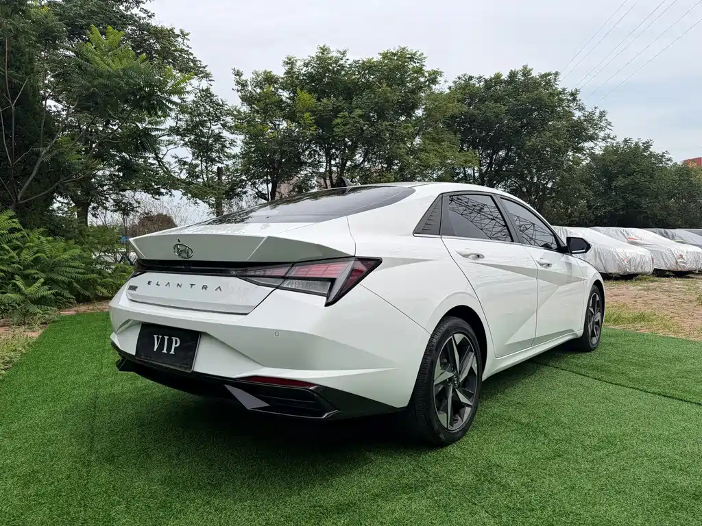 Hyundai Elantra — миниатюра 6