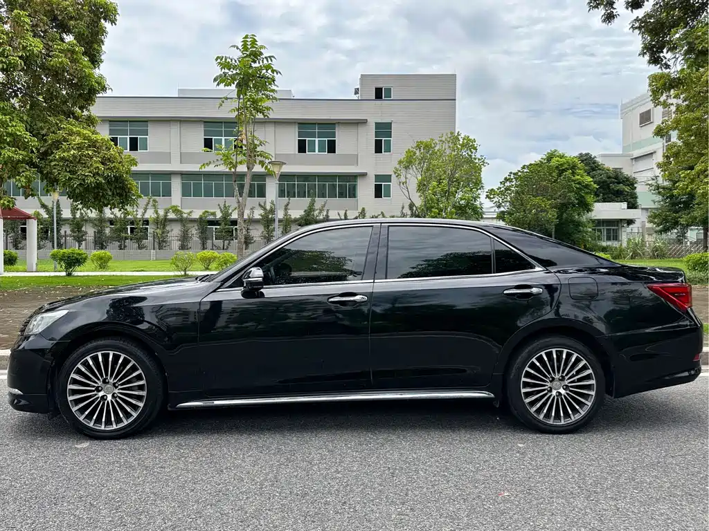 Toyota Crown — миниатюра 14