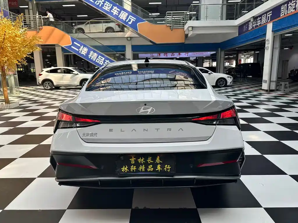 Hyundai Elantra — миниатюра 8