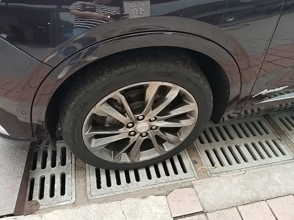 Buick Enclave — миниатюра 23