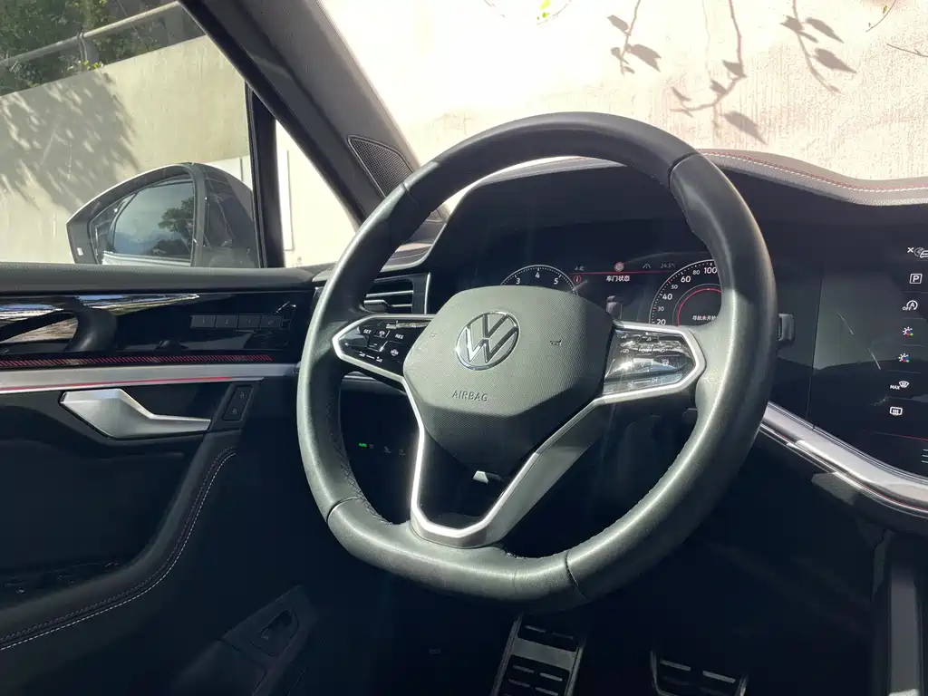 Volkswagen Touareg — миниатюра 11