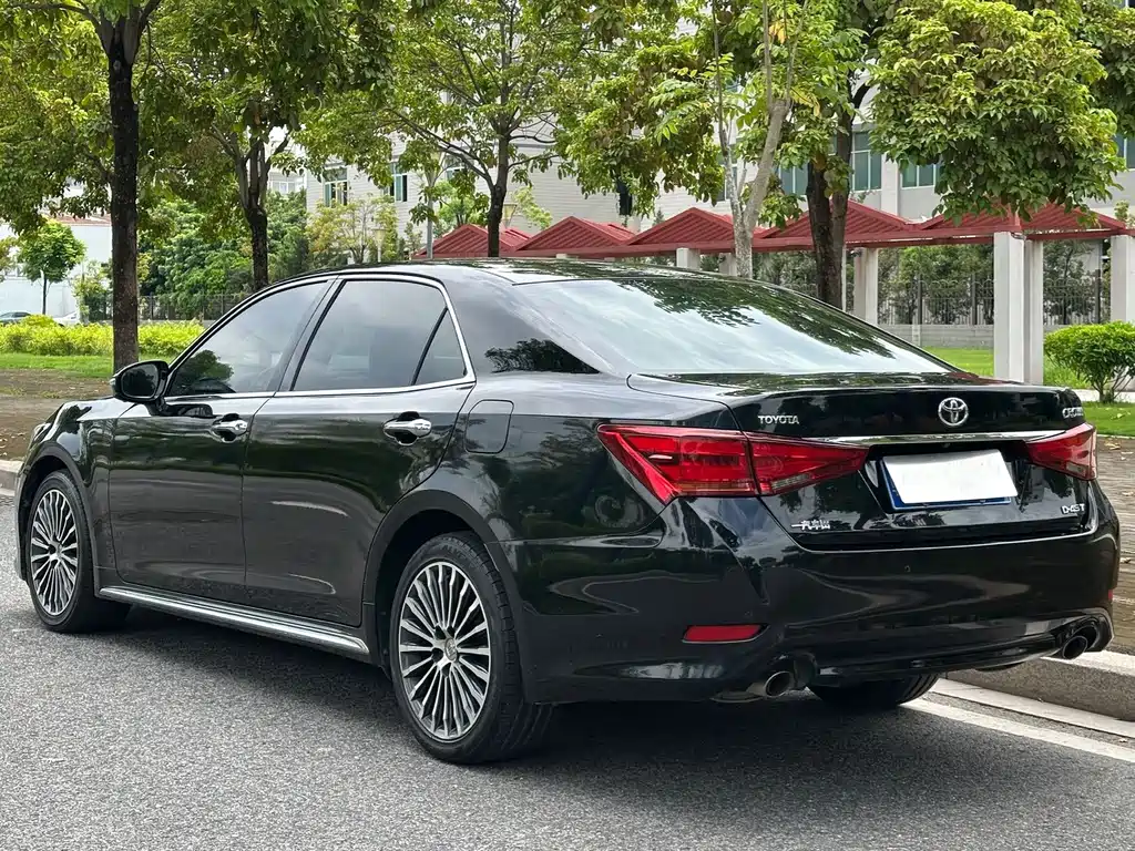 Toyota Crown — миниатюра 13