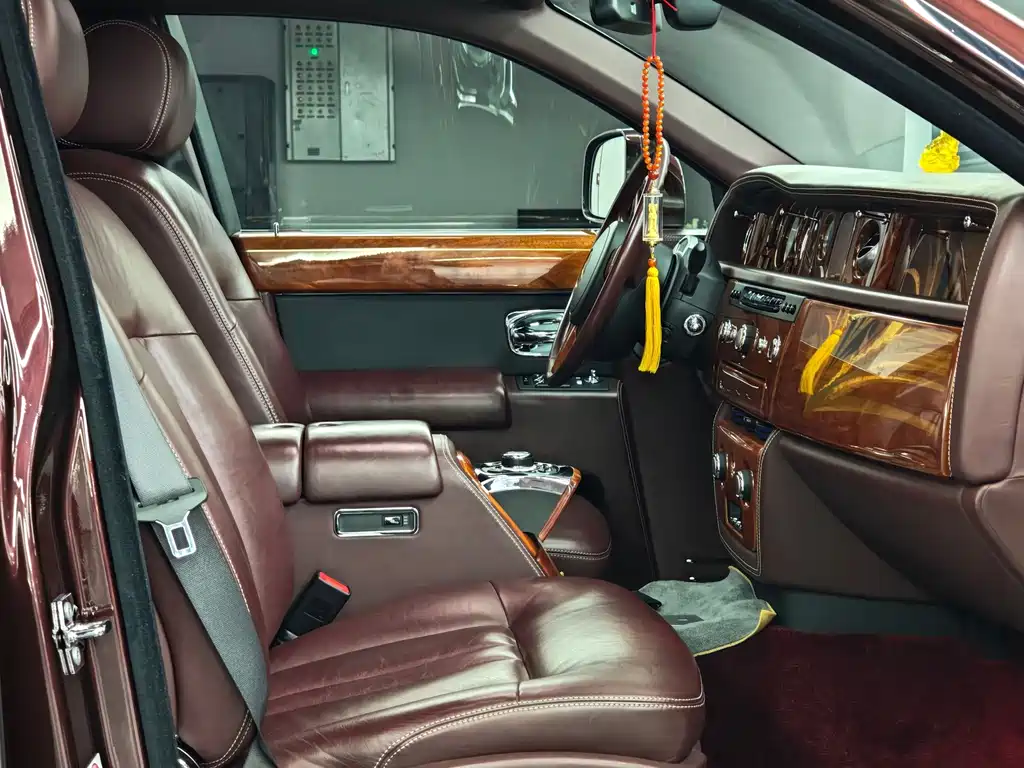 Rolls-Royce Phantom — миниатюра 9