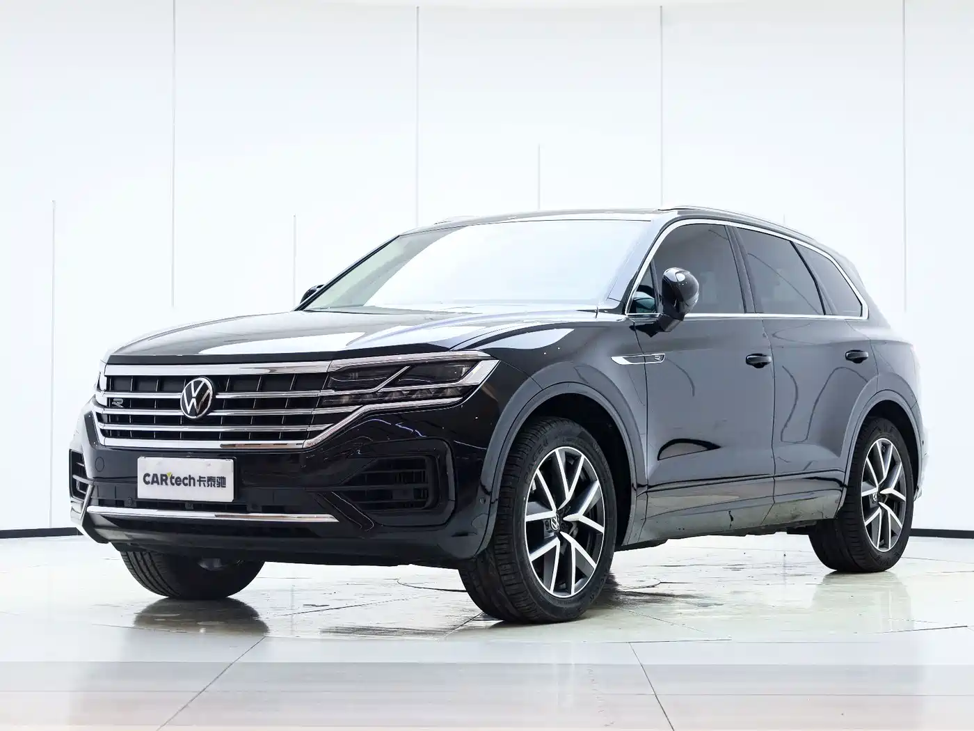 途锐 2023款 3.0TSI 锐享版 经典运动套装 2024