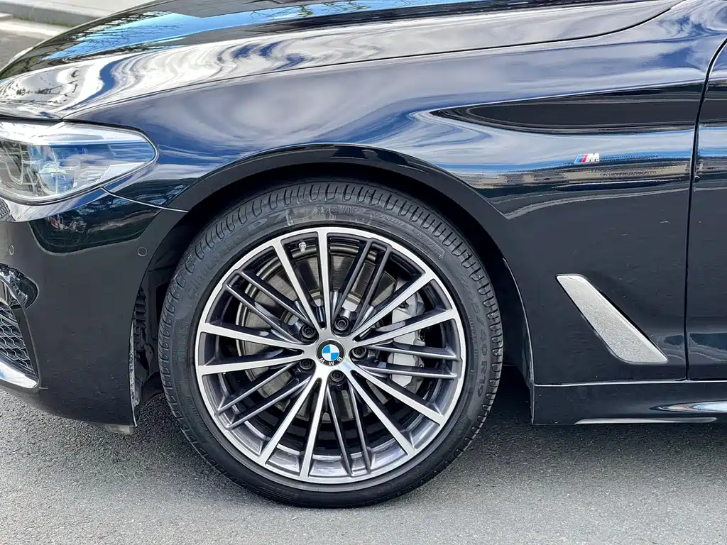 BMW 5 Series — миниатюра 9