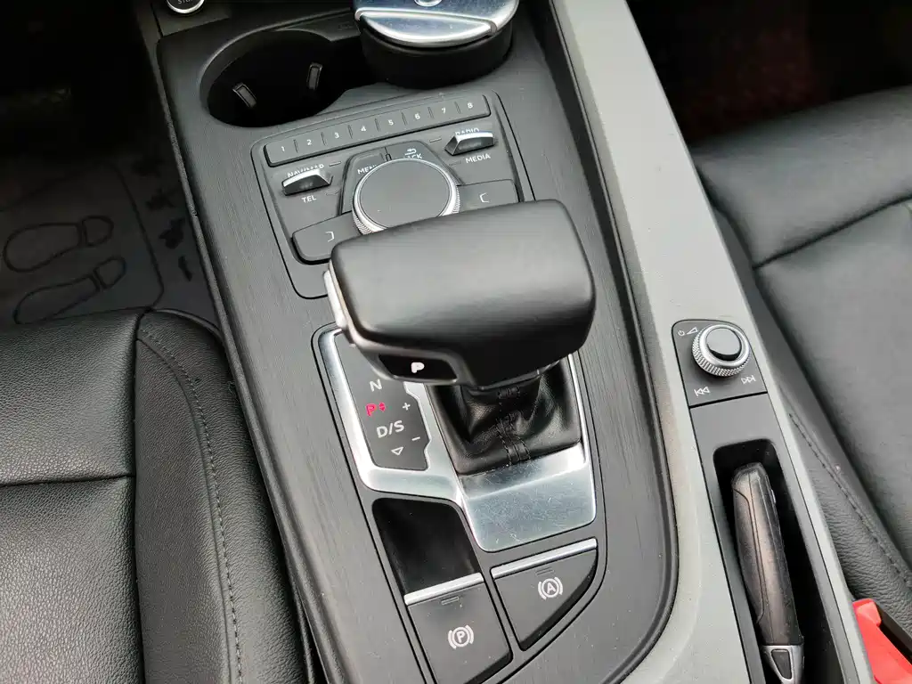 Audi A4L — миниатюра 16