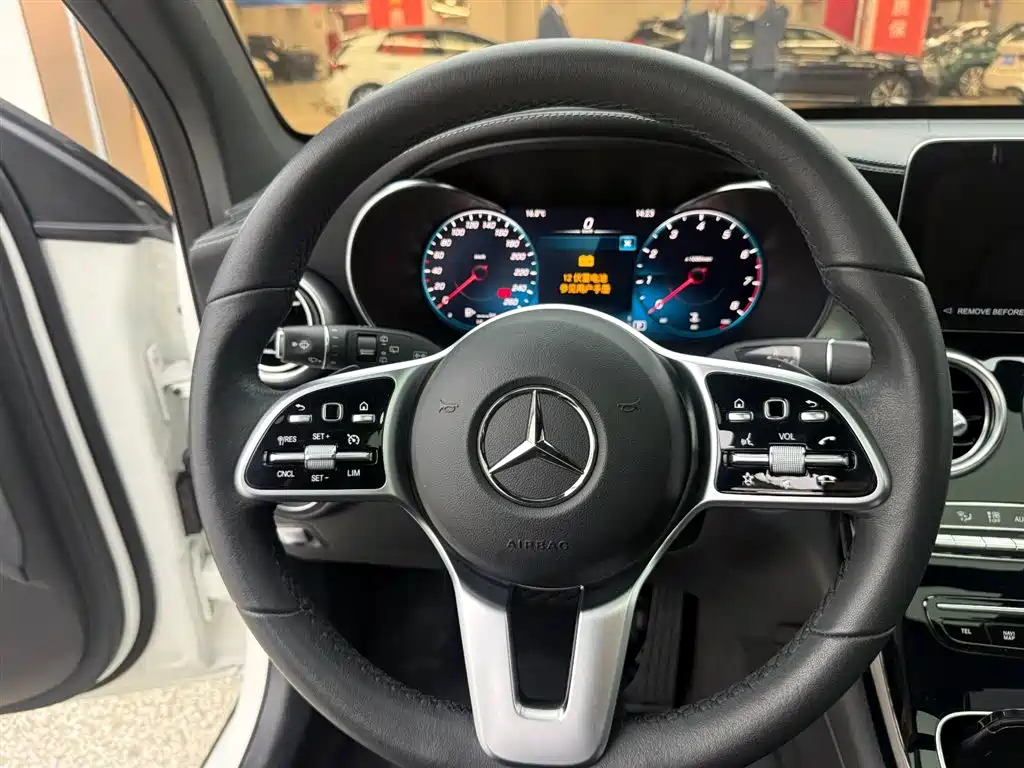 MERCEDES-BENZ GLC
