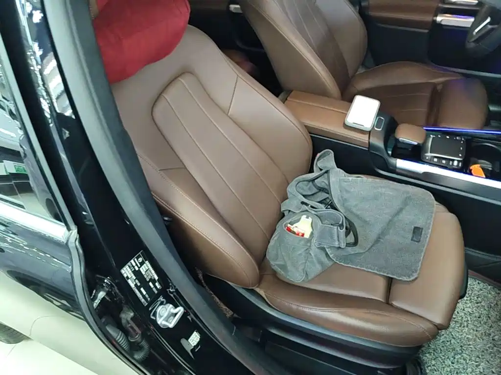 Mercedes-Benz GLB — миниатюра 25