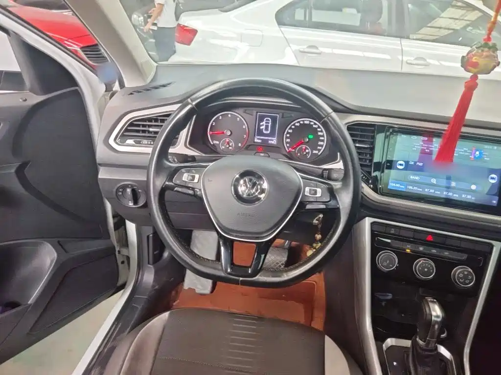 Volkswagen T-Roc — миниатюра 11