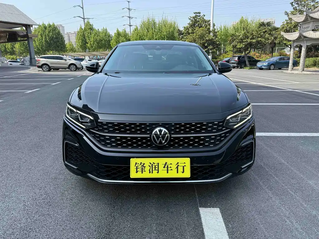 Volkswagen Passat 2022 330TSI Luxury