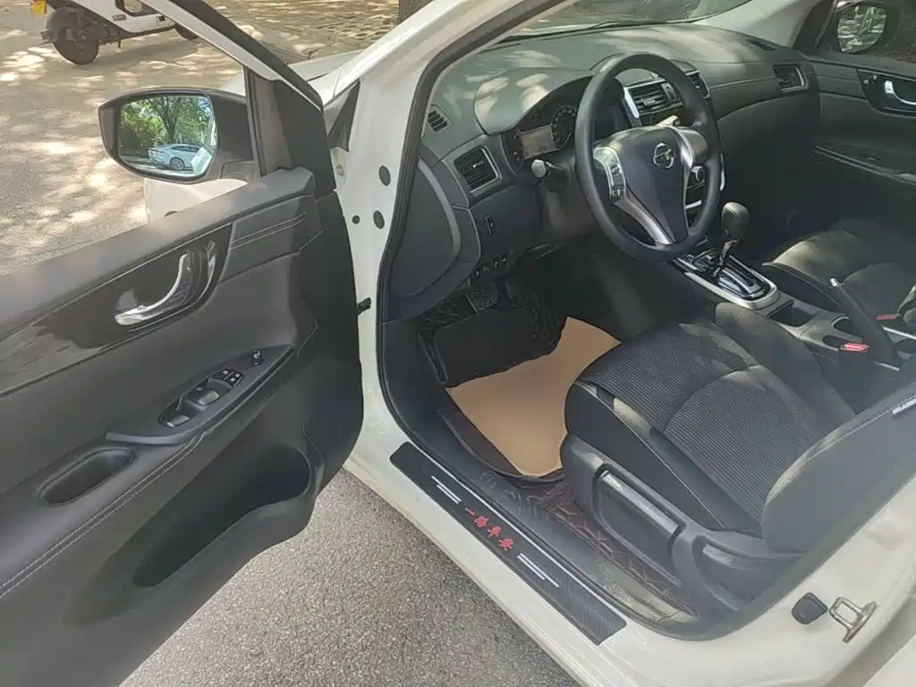 Nissan Tiida — миниатюра 16