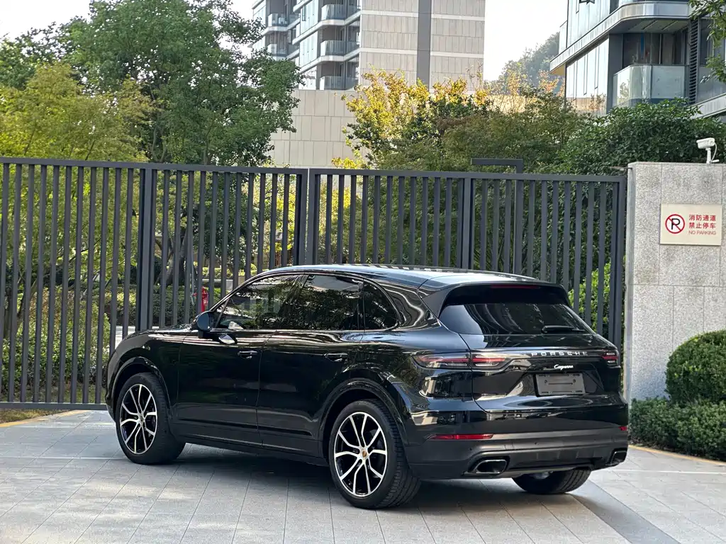 Porsche Cayenne — миниатюра 5