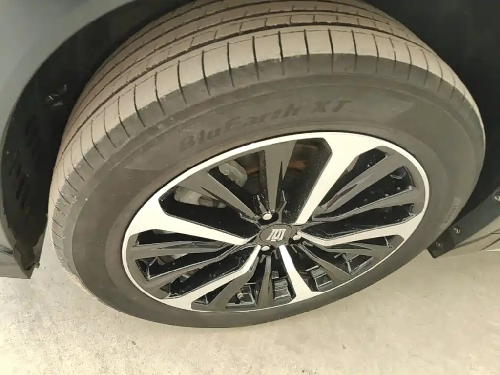 Toyota Crown Kluger — миниатюра 23