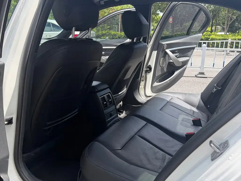 BMW 3 Series — миниатюра 8