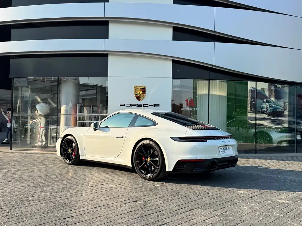 PORSCHE 911