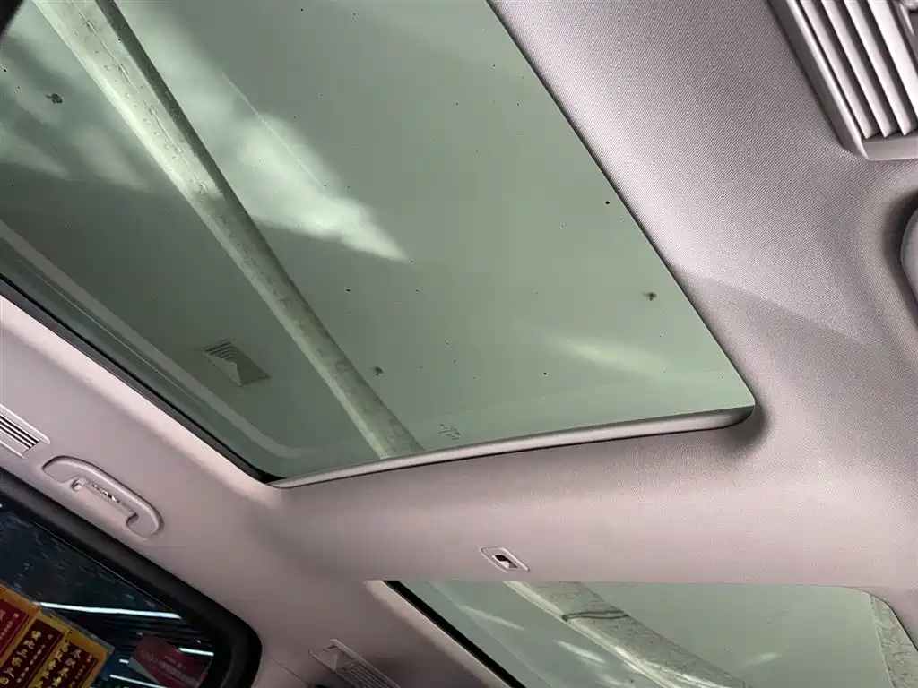 MERCEDES-BENZ V CLASS