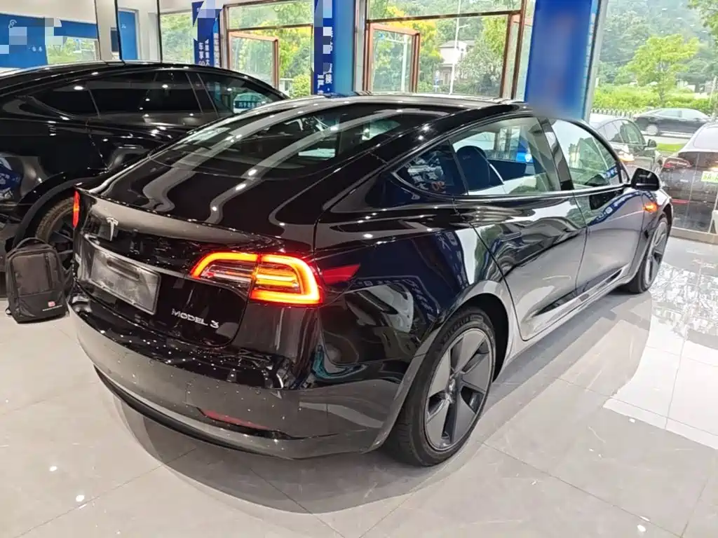 Tesla Model 3 — миниатюра 7