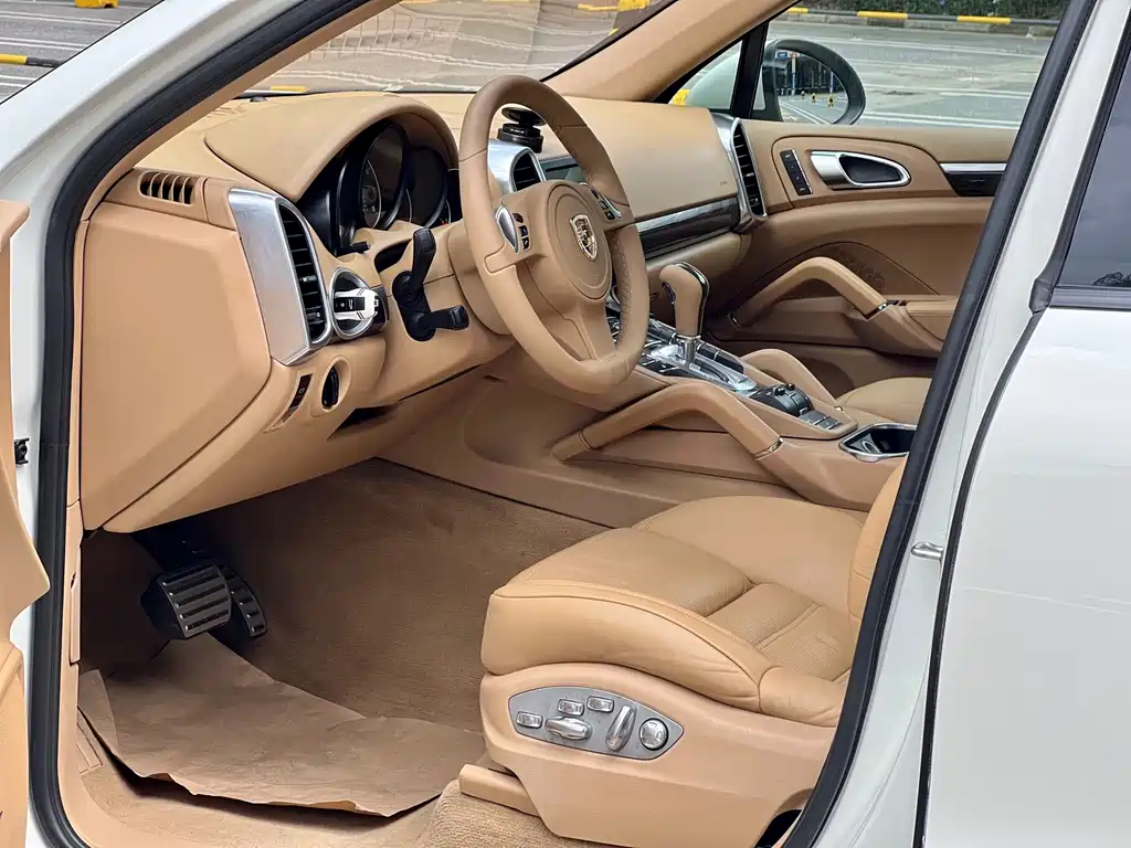 Porsche Cayenne — миниатюра 6