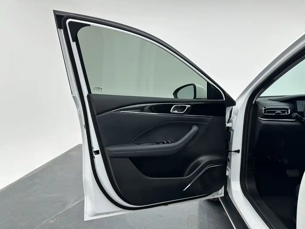 Geely Emgrand — миниатюра 15