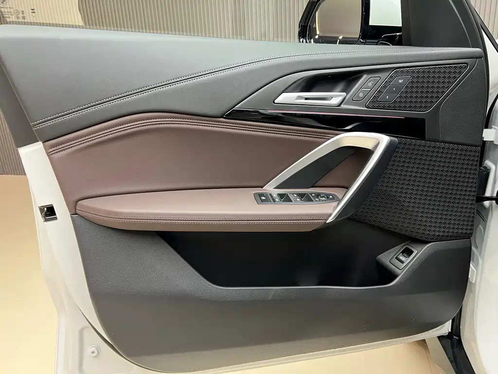 BMW iX1 — миниатюра 10