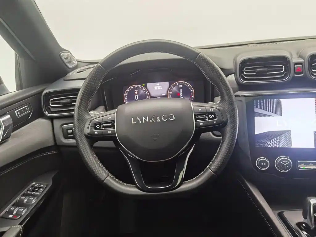 Lynk & Co 03 — миниатюра 11