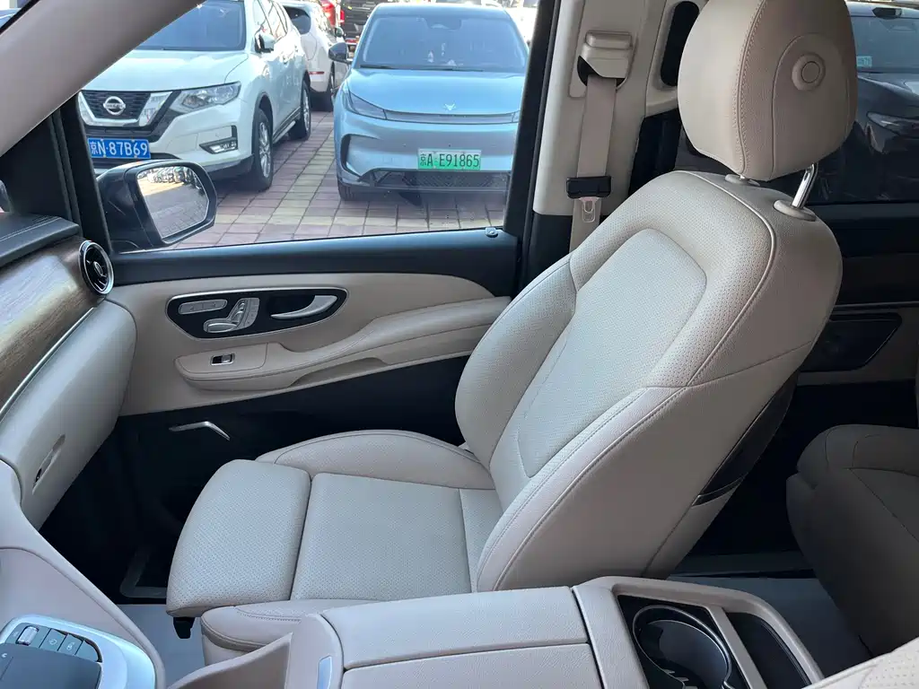 Mercedes-Benz V-Class — миниатюра 11