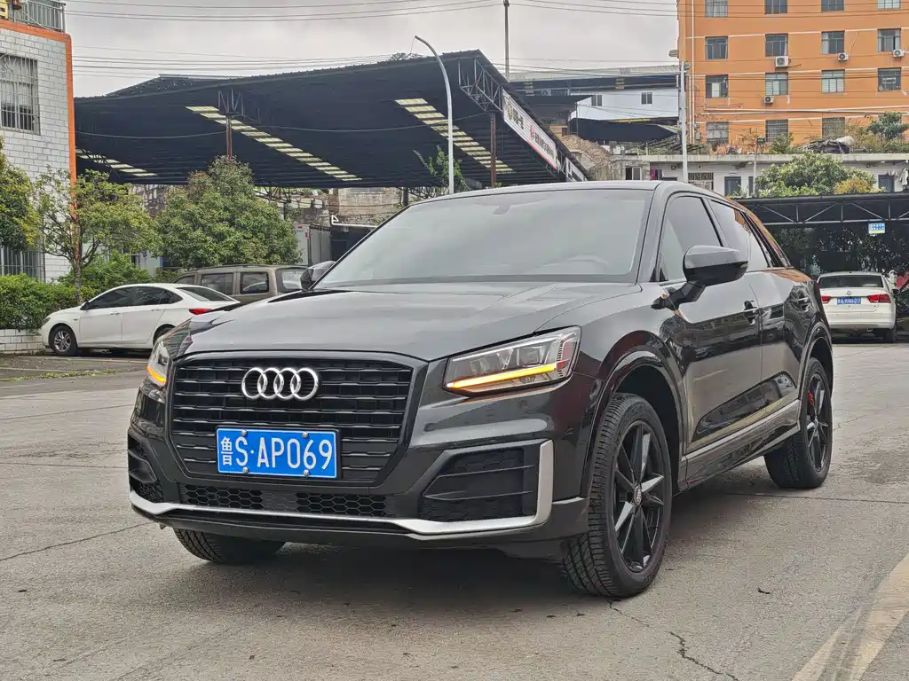 Audi Q2L 2019