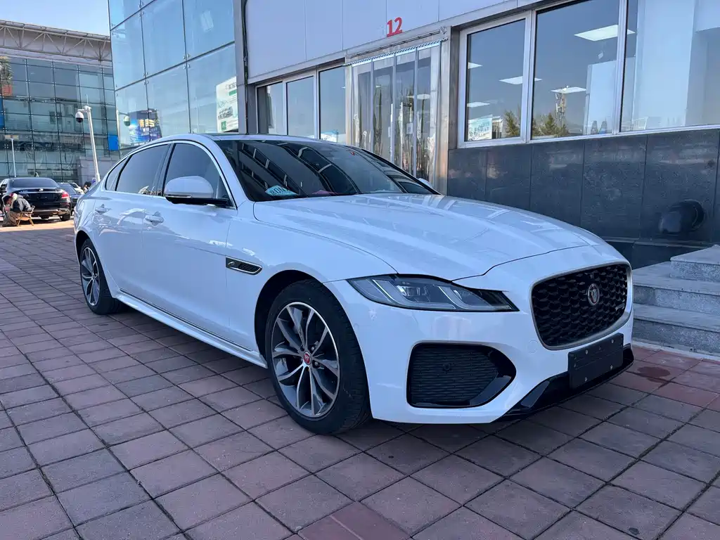 Jaguar XFL — миниатюра 3