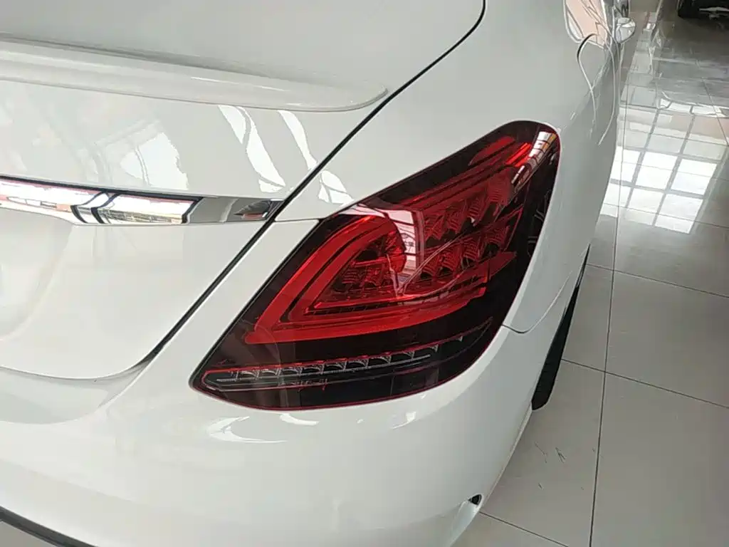 Mercedes-Benz C-Class — миниатюра 8
