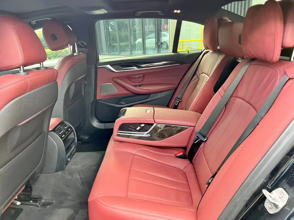 BMW 5 Series — миниатюра 12