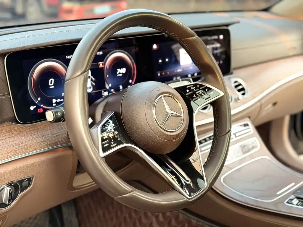 Mercedes-Benz E-Class — миниатюра 7