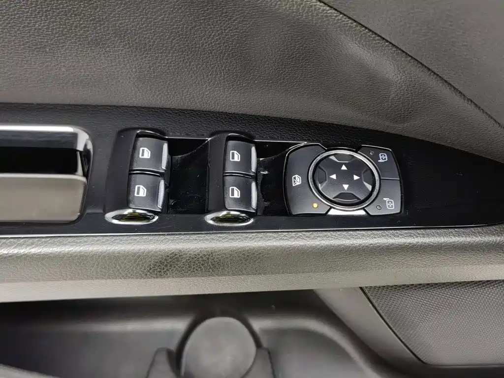 Ford Mondeo — миниатюра 9
