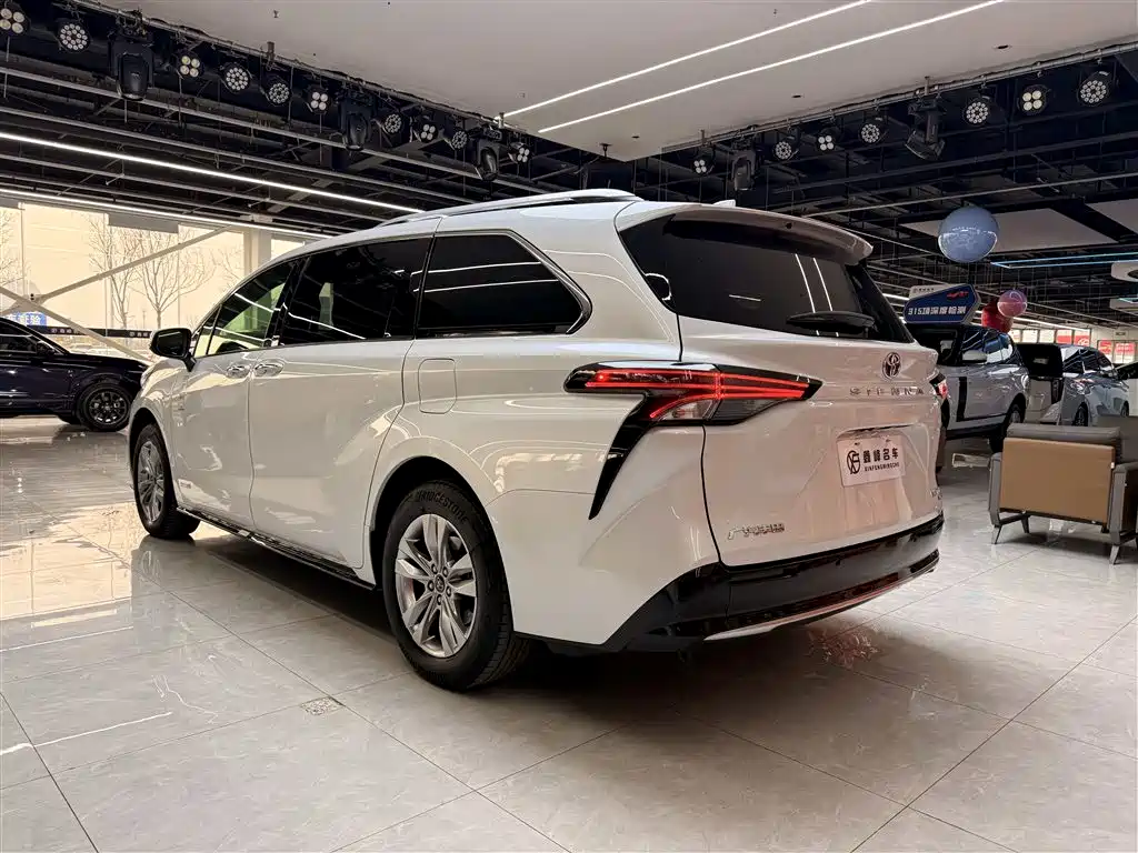TOYOTA SIENNA