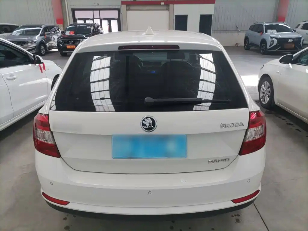 Skoda Rapid Spaceback — миниатюра 6
