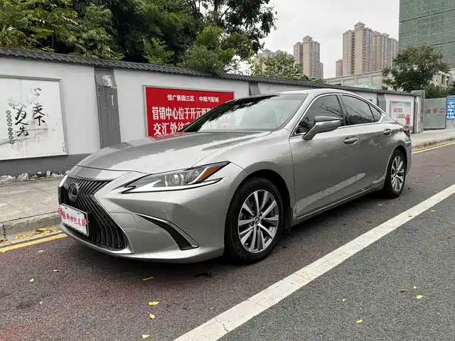LEXUS ES 2019
