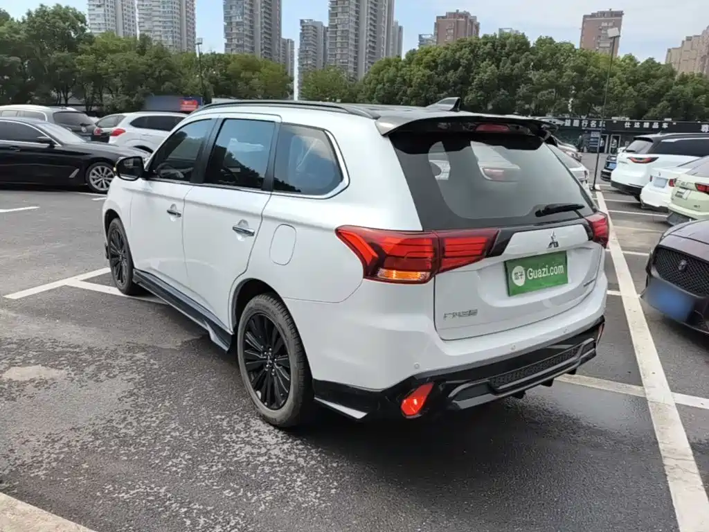 Mitsubishi Outlander — миниатюра 5